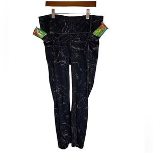 Athleta Capri leggings with 3 pockets